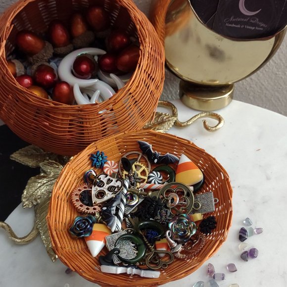 Custom Flower Beeswax Candle Aromatherapy Set w/ Diffuser, Potpourri & Crystal - Picture 15 of 16